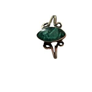 Elegant Silver and Green Stone Ring size 7.5 turquoise 925
